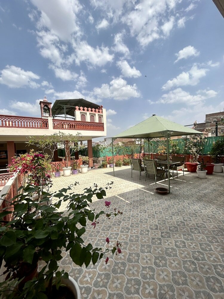Фото Suryaa Villa - A City Centre Hotel