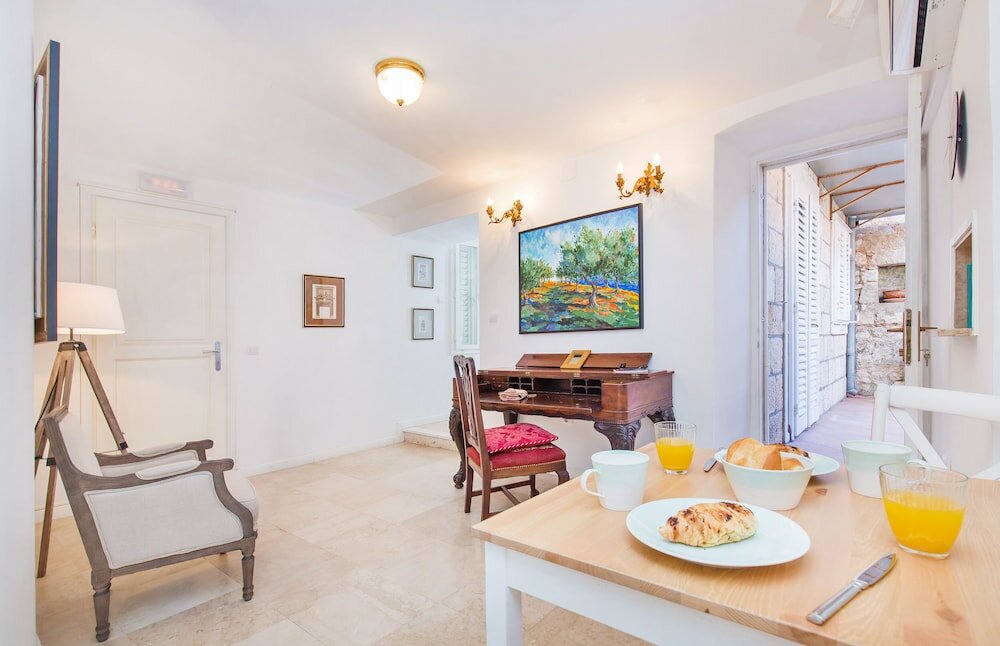 Фото Steps Old Town Apartments by Irundo