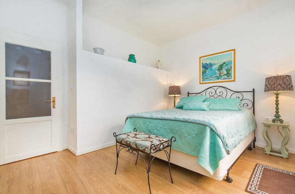 Фото Steps Old Town Apartments by Irundo