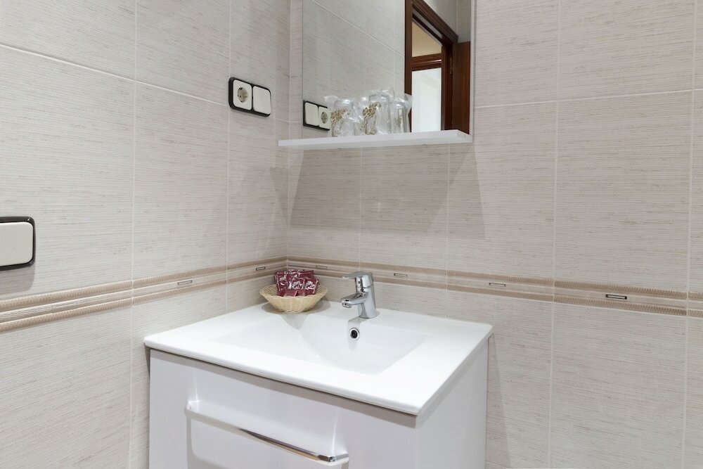 Фото Hostal Tokio