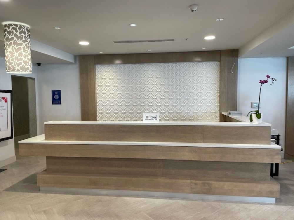 Фото Hilton Garden Inn Calabasas