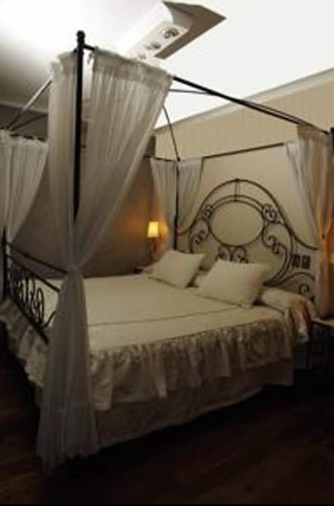 Фото Reina Victoria Suites & Towers