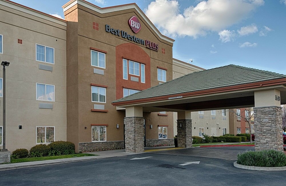 Фото Best Western Plus Delta Inn & Suites