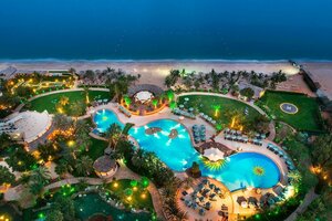 отель Le Meridien Al Aqah Beach Resort