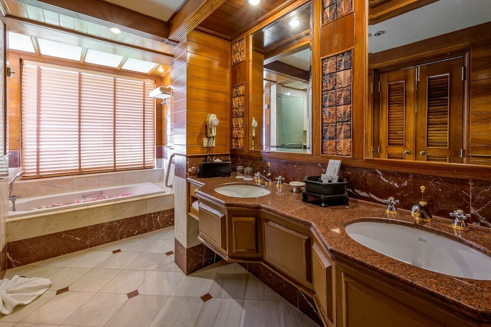 Фото Thavorn Beach Village Resort & SPA