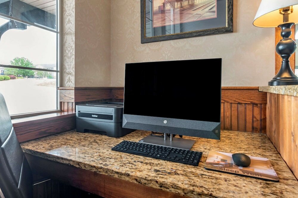 Фото Comfort Inn Warrensburg Station