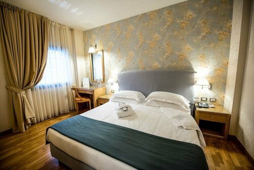 Гостиница Hotel Touring в Карпи