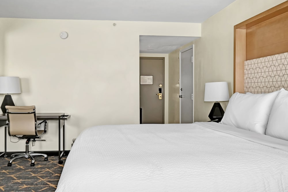Фото Holiday Inn Piscataway Somerset, an Ihg Hotel