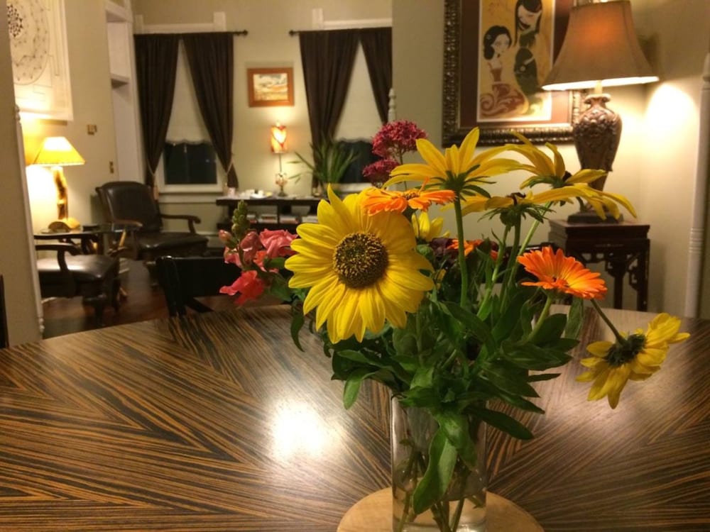 Фото Queen Anne Bed And Breakfast