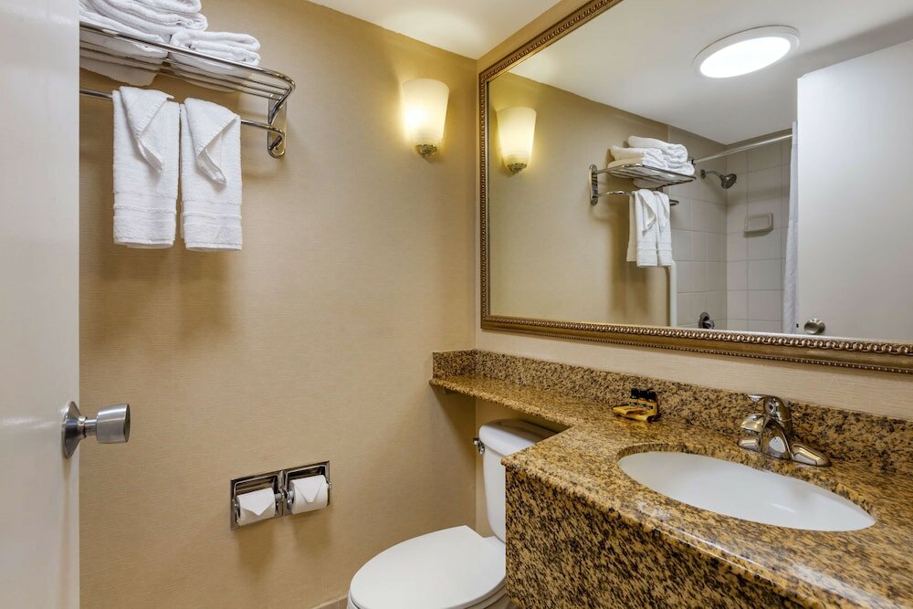 Фото Best Western Plus North Haven Hotel