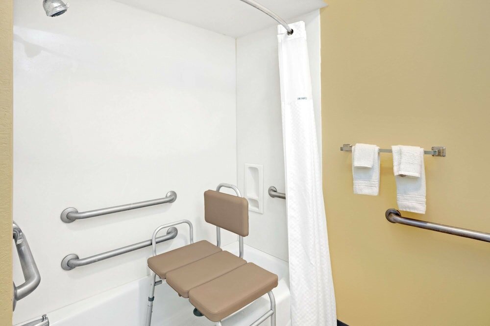 Фото Days Inn by Wyndham Boerne