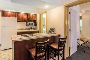 Гостиница Quality Inn & Suites Albany Airport