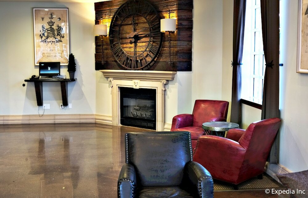 Фото Anaheim Camelot Inn & Suites