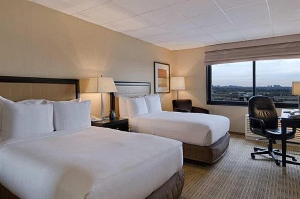 Фото Hilton Hasbrouck Heights