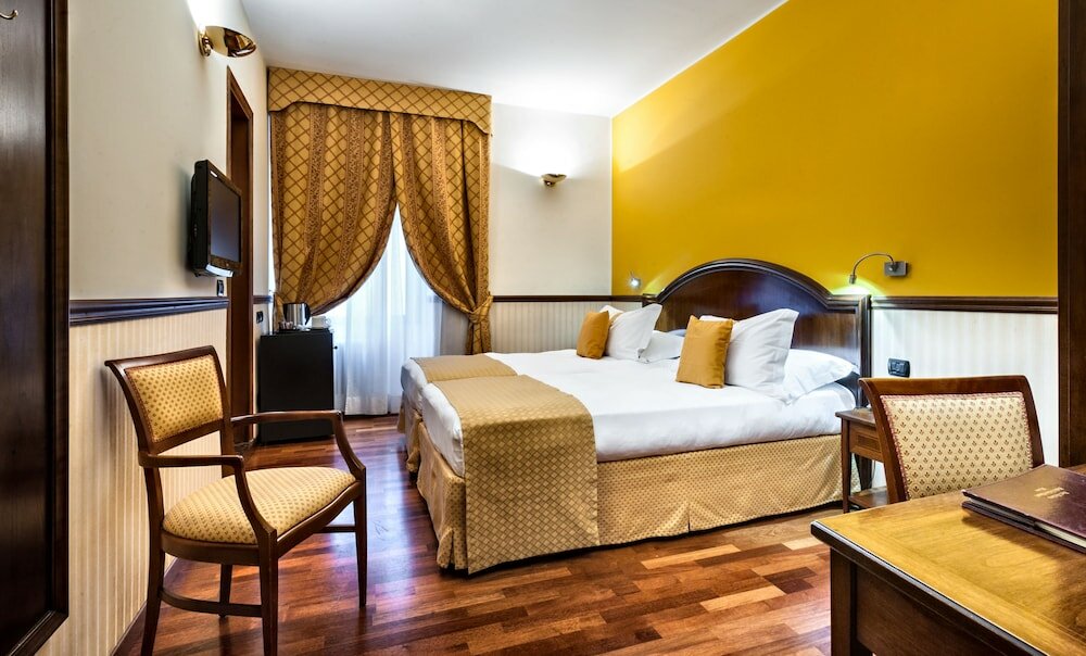 Фото World Hotel Casati 18