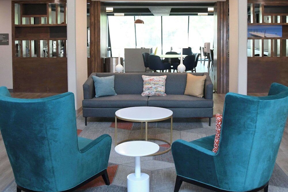 Фото Comfort Inn & Suites Nw Milwaukee