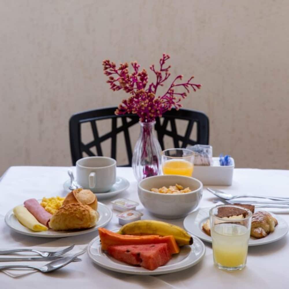 Фото Rojas All Suites Hotel