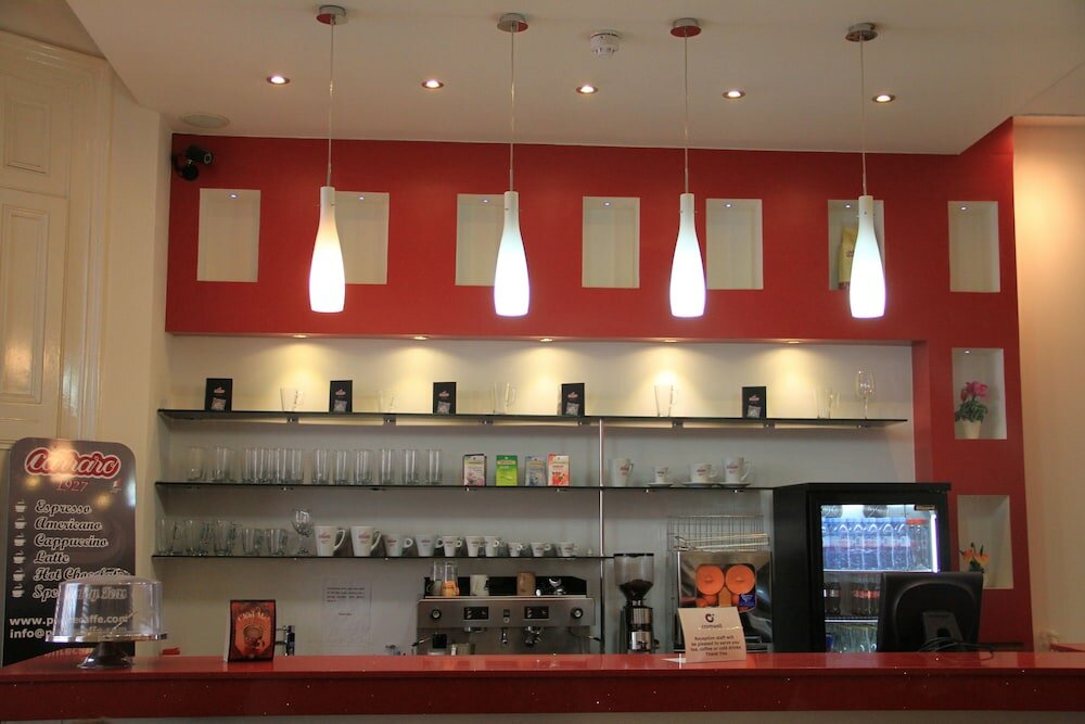 Фото Cromwell International Hotel