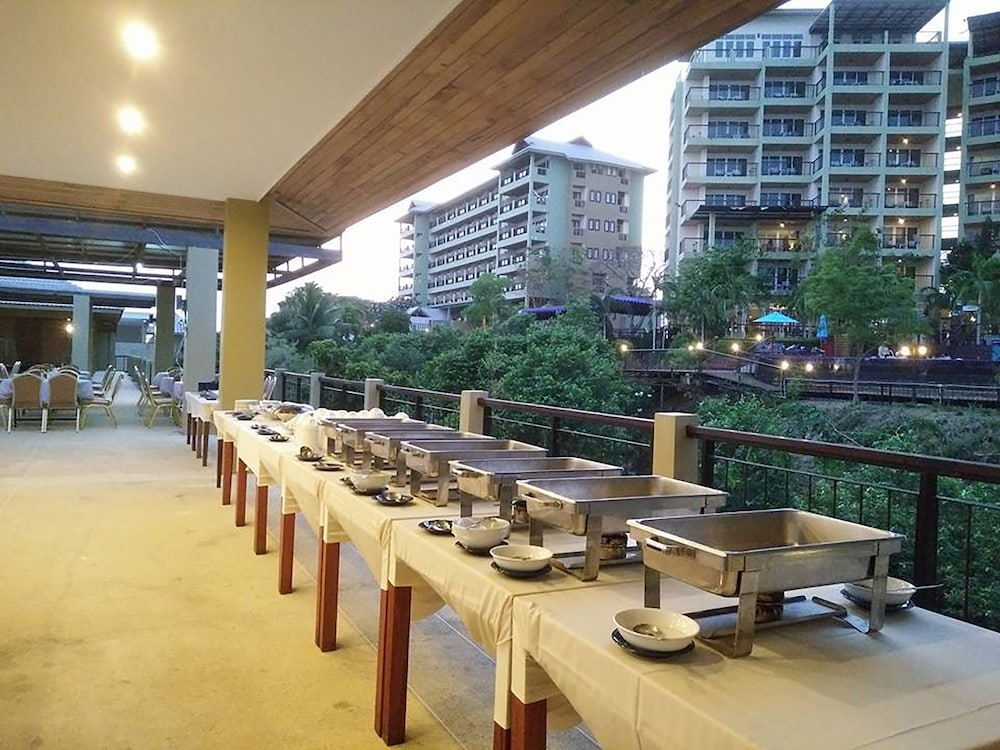 Фото Royal Phala Cliff Beach Resort and SPA