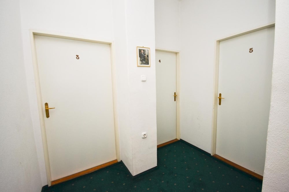 Фото Broadway City Guesthouse