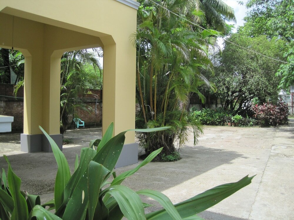 Фото Golden Guest Inn