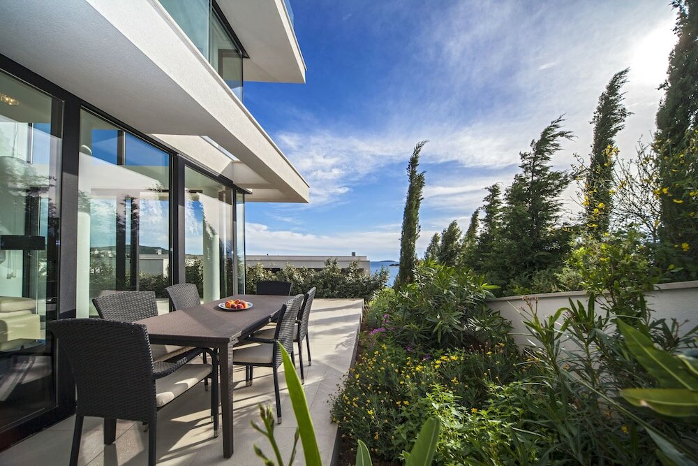 Фото Golden Rays Luxury Apartments