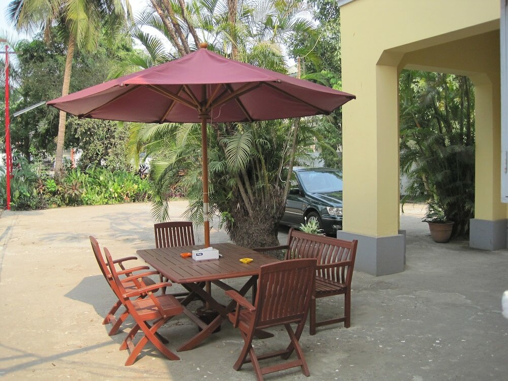 Фото Golden Guest Inn