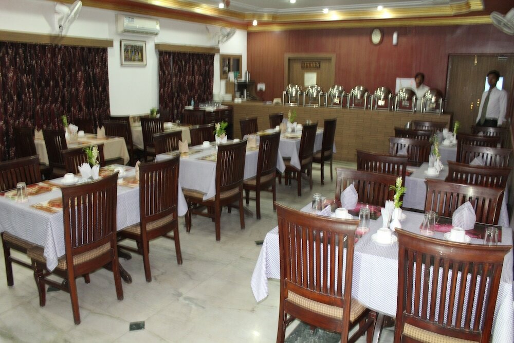 Фото R. K International