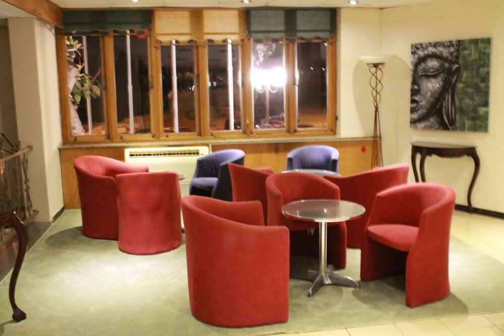 Фото The Caravel Hotel