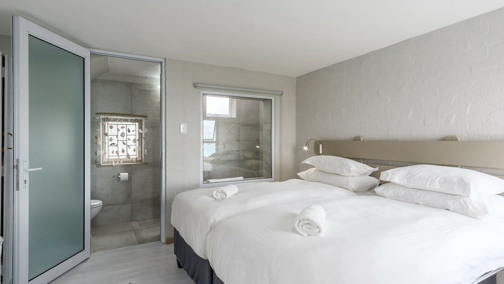 Фото Blue Bay Lodge