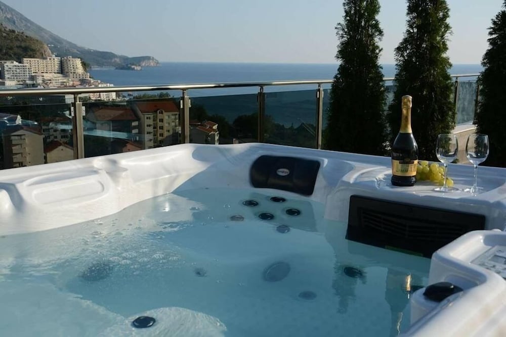 Фото Beautiful apartments in Montenegro