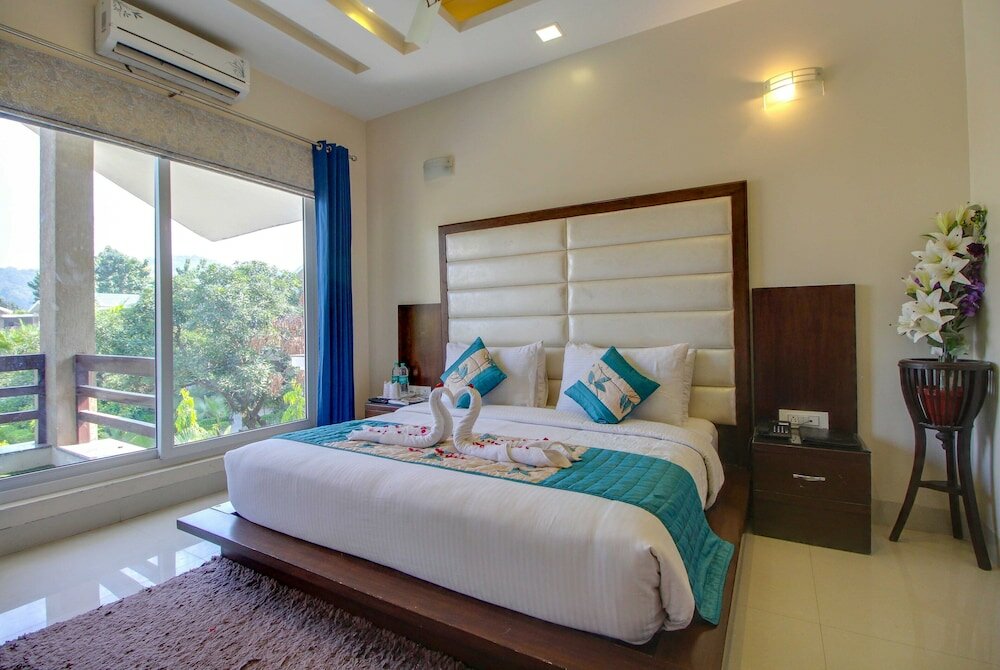 Фото Maulik Mansion Resort