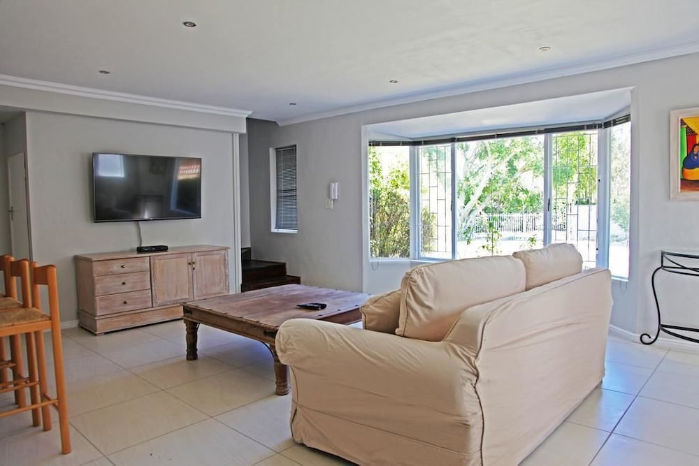 Фото Cozy Quirky Cottage