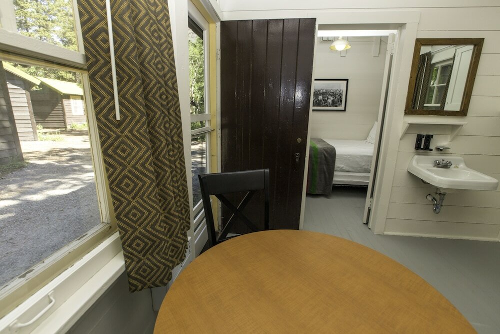 Фото Swiftcurrent Motor Inn and Cabins - Inside the Park