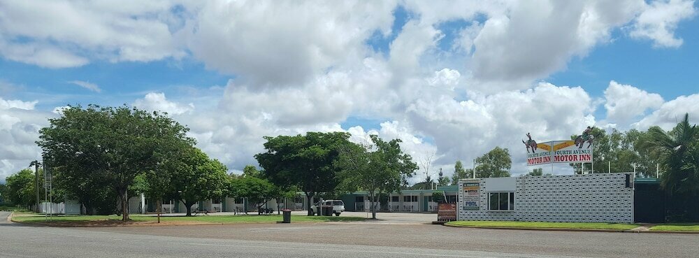 Hotel Fourth Avenue Motor Inn, Queensland, photo