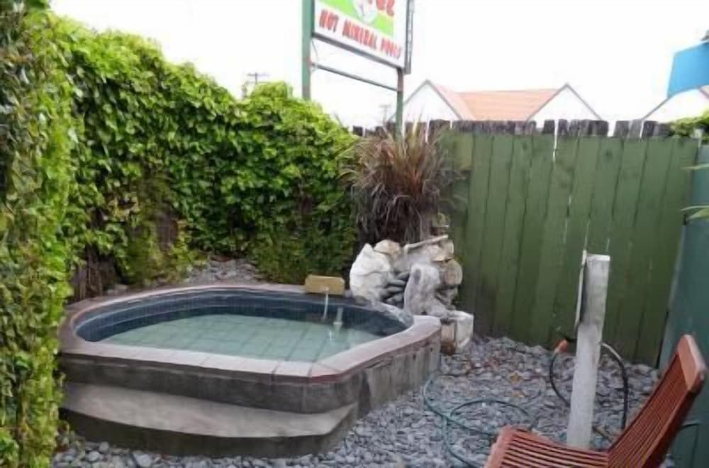 Фото Utuhina Hot Springs Lodge