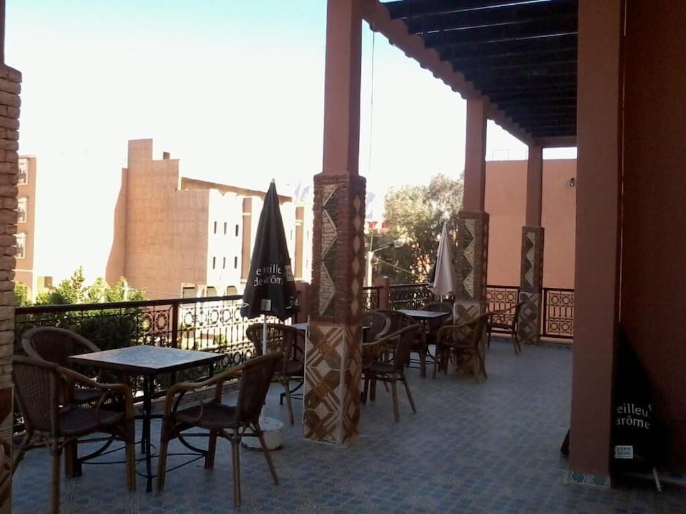 Фото Les Rochers peints hotel