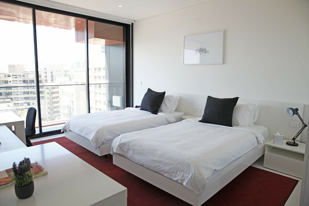 Фото 1866 Court & Suites