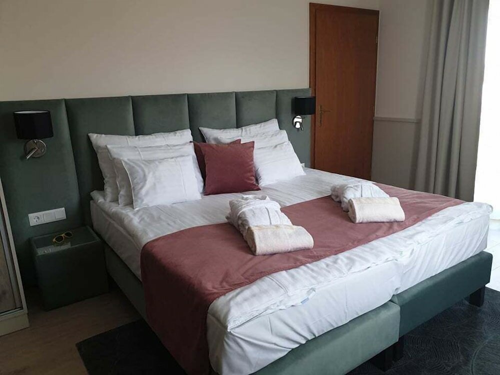 Фото Отель Holiday Club Apartman