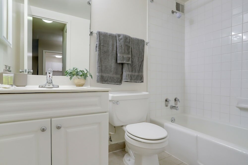 Фото Magnificent Condo Crystal City With Gym