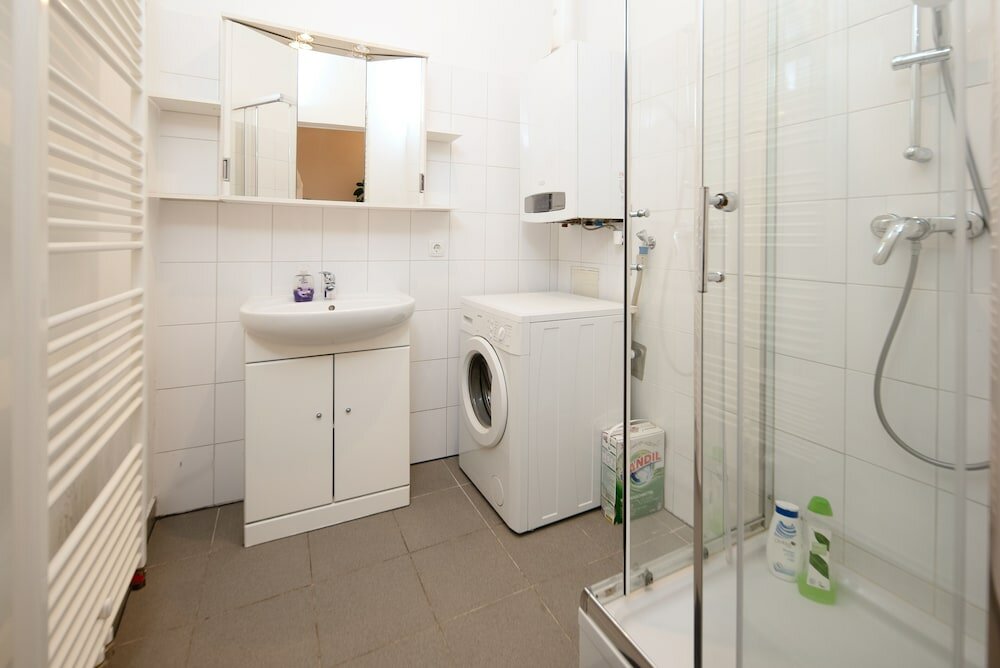 Фото City Apartment - 5 min to Metro