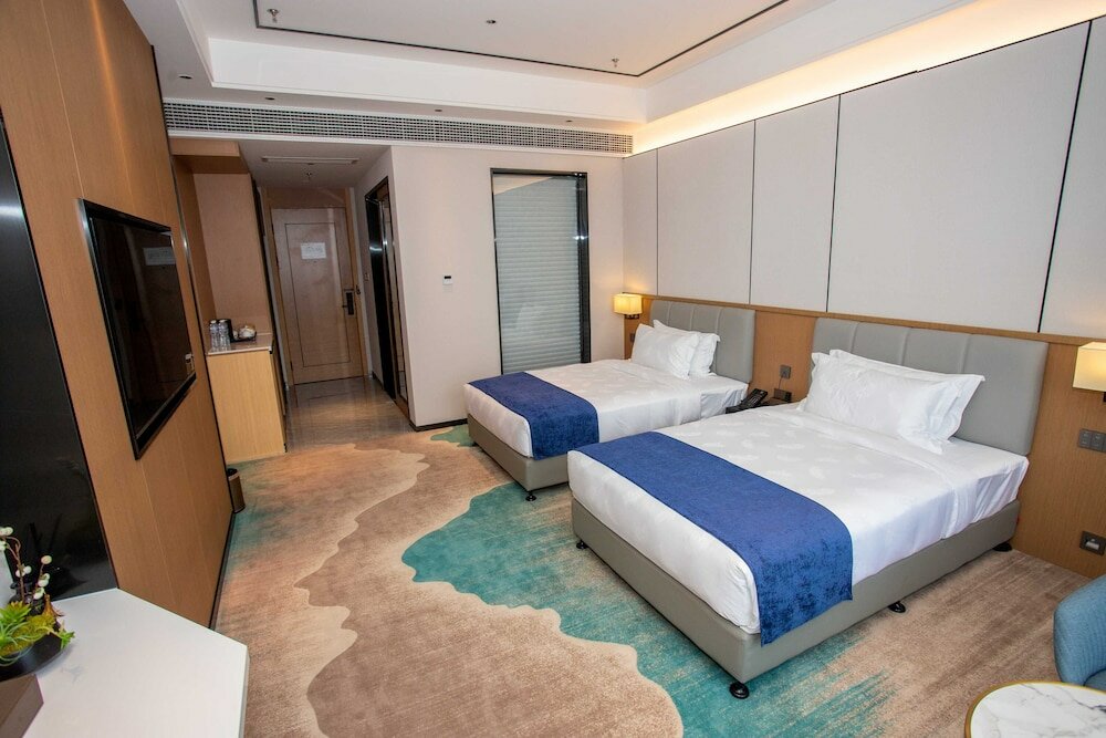 Фото LC International Hotel