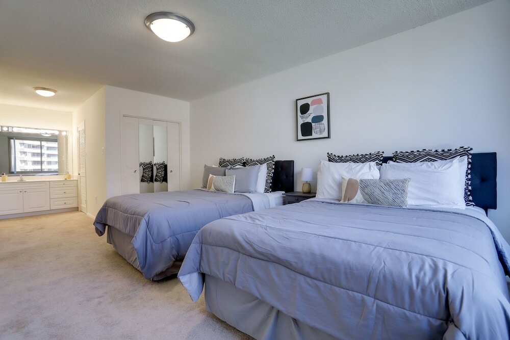 Фото Spacious Apt Crystal City With Gym