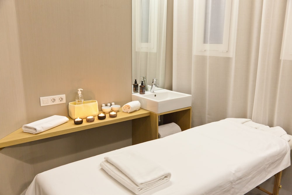 Фото Alexandra Barcelona Hotel, Curio Collection by Hilton