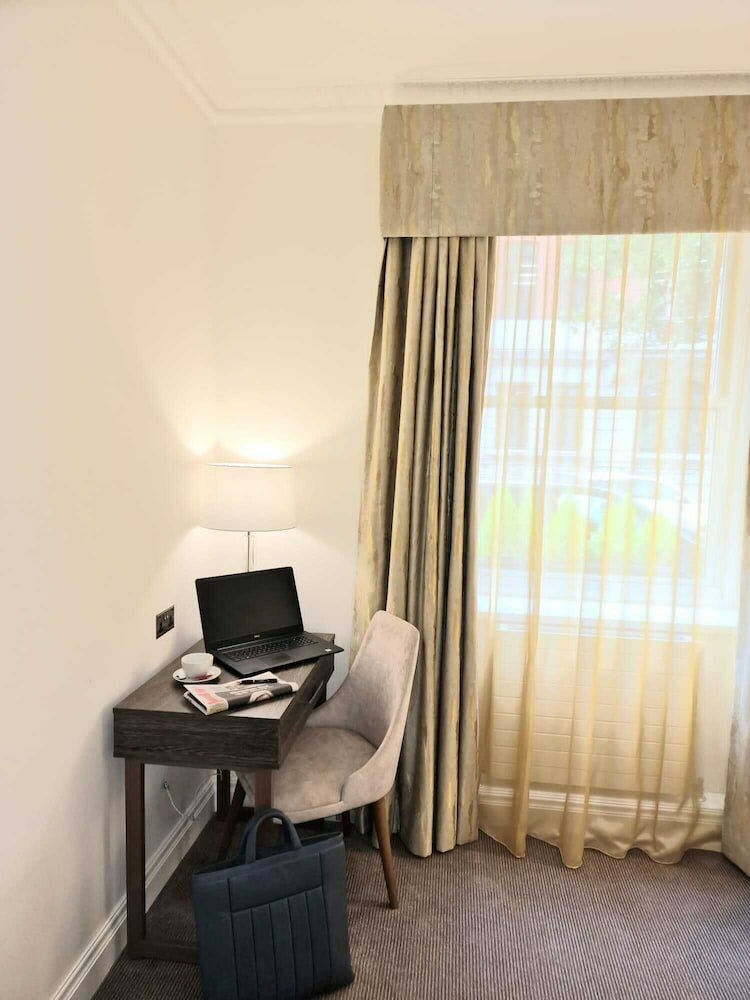 Фото Astor Court Hotel