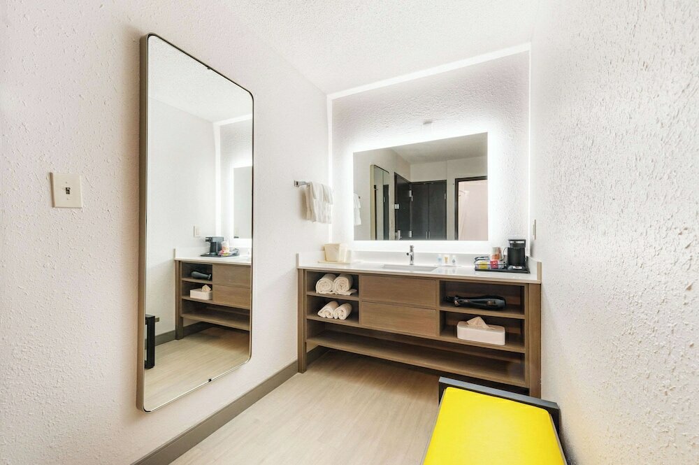 Фото Comfort Inn Mayfield Heights Cleveland East
