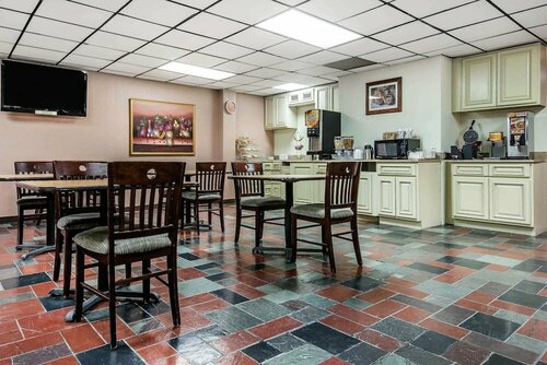 Гостиница Quality Inn & Suites Binghamton Vestal