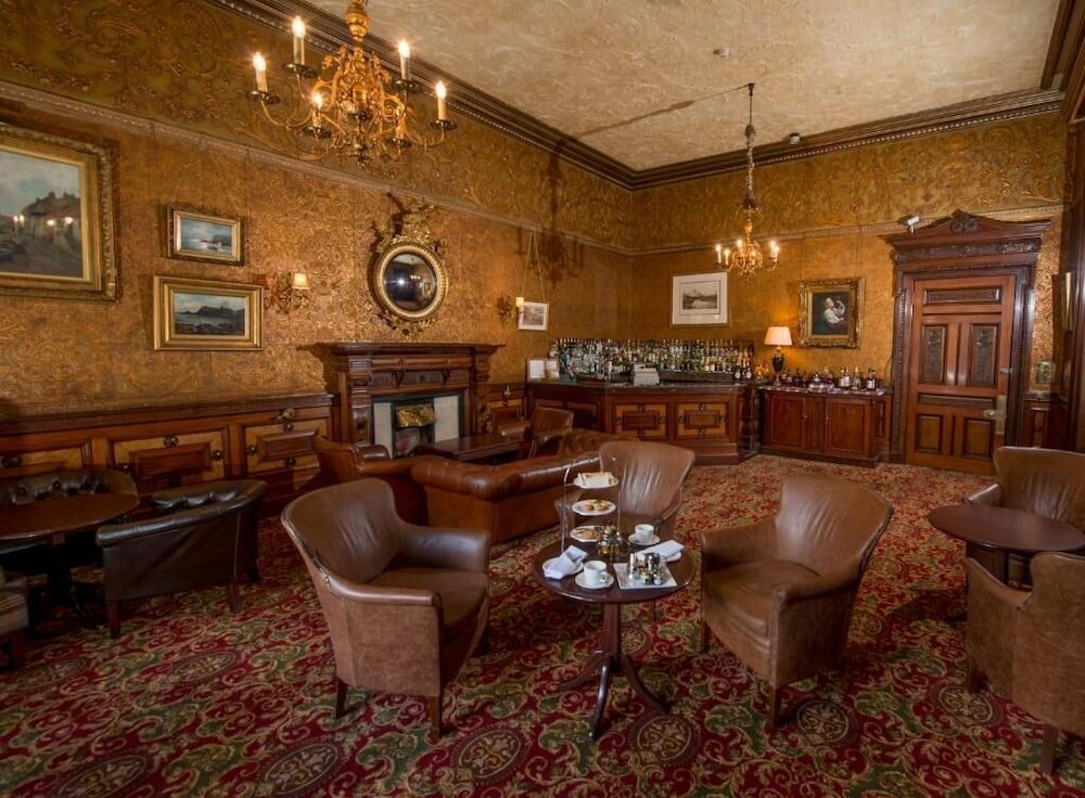 Фото Macdonald Norwood Hall Hotel