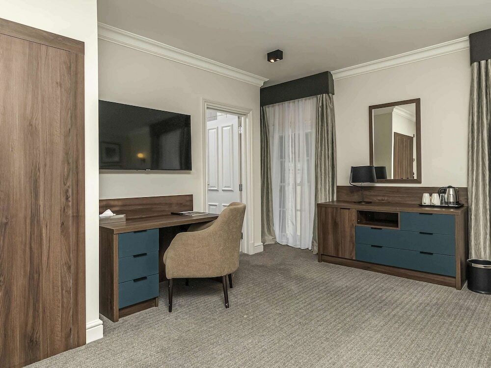 Фото Mercure Salisbury White Hart Hotel