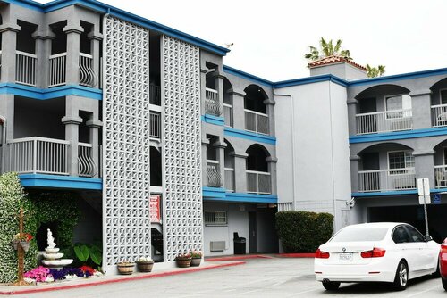 Внешний вид отеля Travelodge by Wyndham Long Beach Convention Center в Лонг-Бич, фото 5